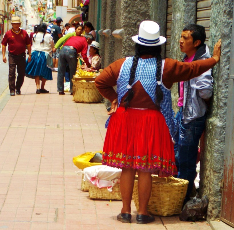 The traditional dress is worn only by women - Men seemed to have abandoned it for modern attire.  