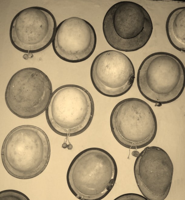 Traditional Canari Hats.  Photo from rochesincuenca blog